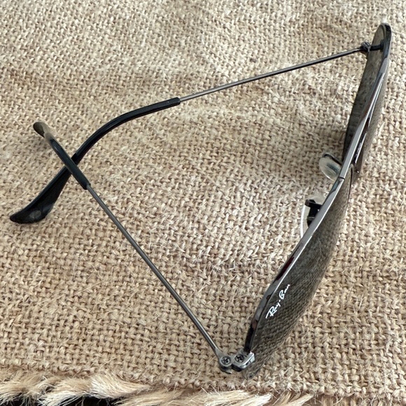 Ray-Ban Silver Aviator Sunglasses with Black Lenses - Picture 4 of 7